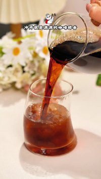 第8条素材视频缩略图 · 蜜雪冰城 美式黑咖啡